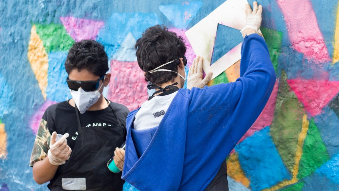 Oficinas ensinam grafite, fotografia e escultura cenográfica em Santo André