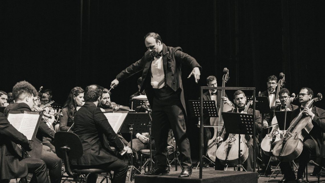 Orquestra Filarmônica se apresenta no Cine Theatro Carlos Gomes neste domingo