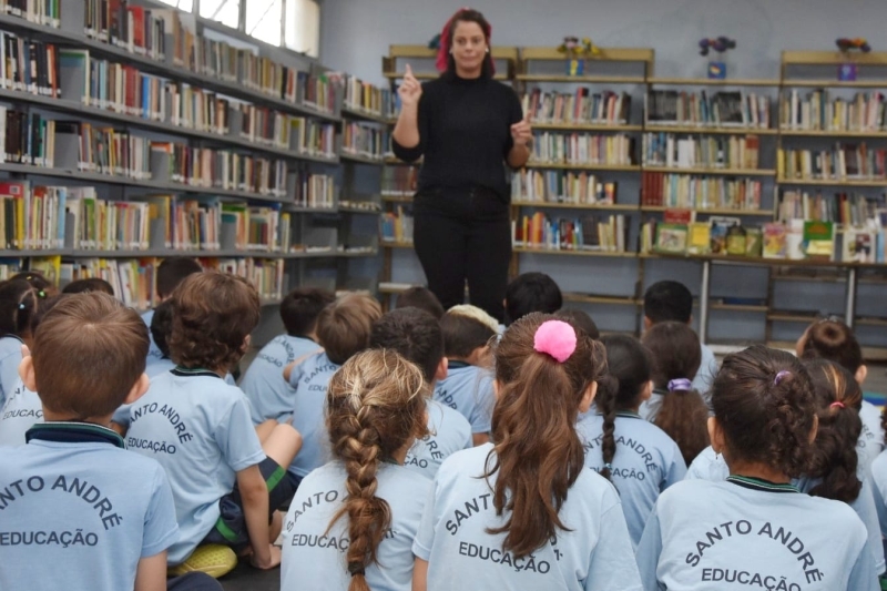 Bibliotecas de Santo André terão contação de histórias e fantoches em agosto