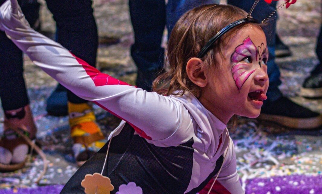 Cine Theatro Carlos Gomes recebe a folia do 4º Carnadown neste sábado