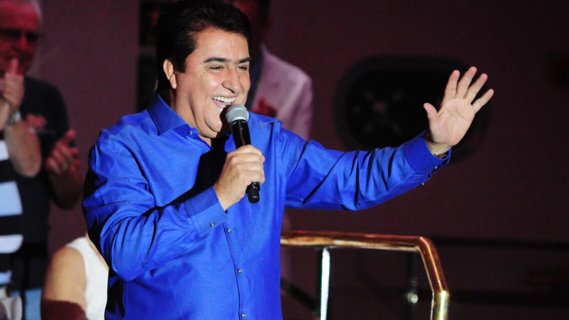 Ângelo Máximo faz show gratuito no Cine Theatro Carlos Gomes nesta quinta